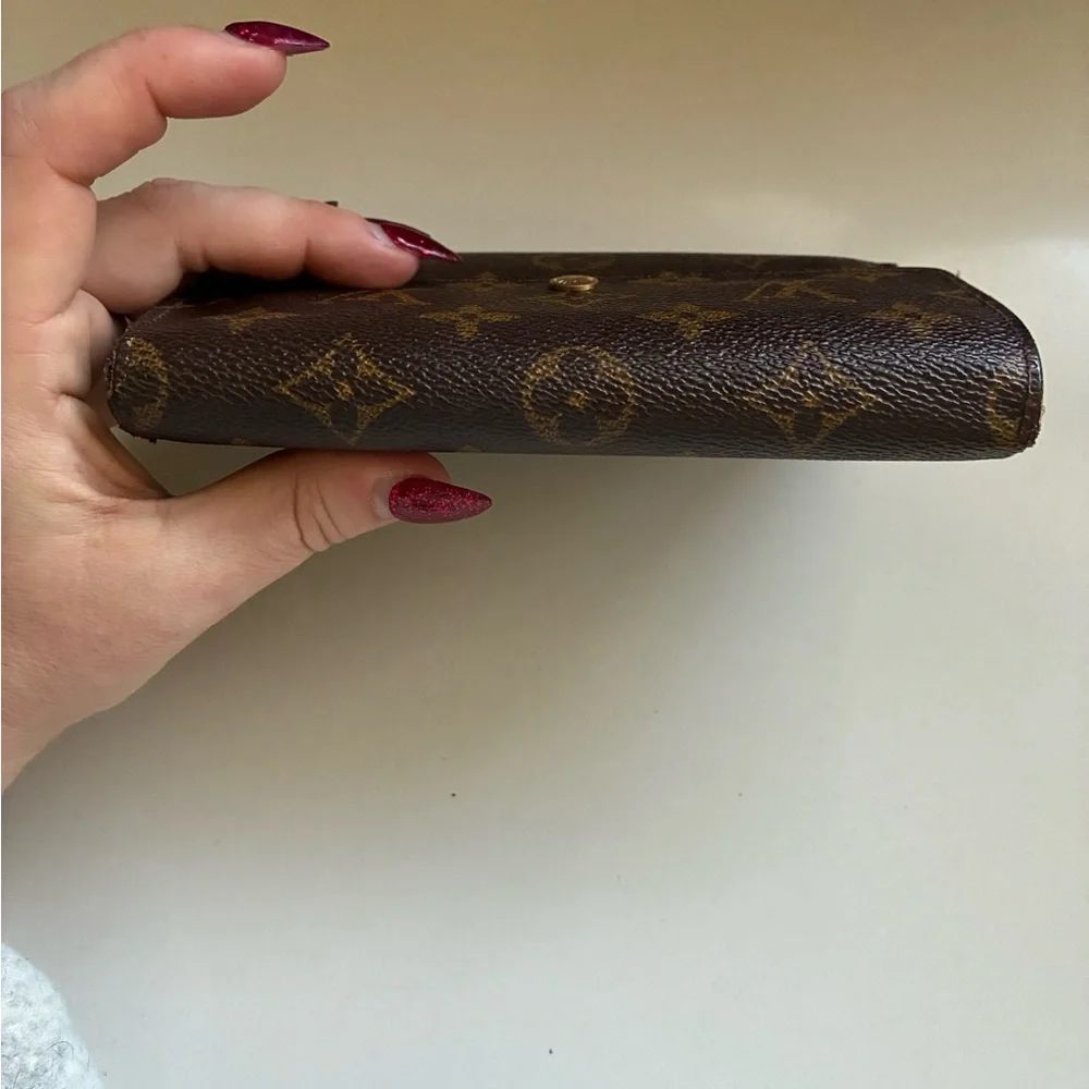 Louis Vuitton- Authentic 🍀 Large Brown Monogram Clutch - Picture 14 of 14